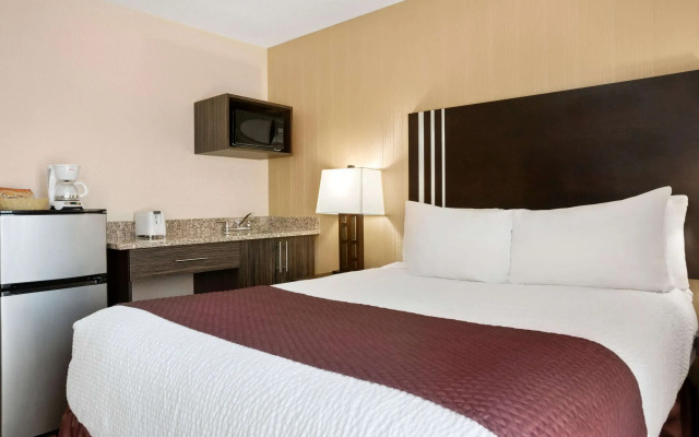 Days Inn by Wyndham Sylvan Lake