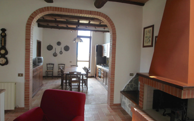 Spacious Tuscan Farmhouse