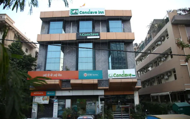 OYO 13052 Hotel Conclave Inn