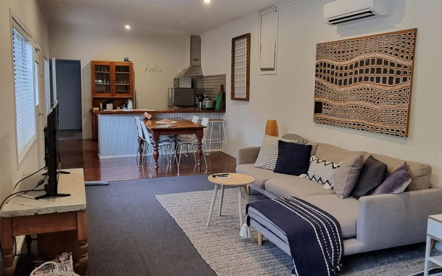 SUNSET BEACH SHACK on SURF – Hotel Rooms – Inverloch
