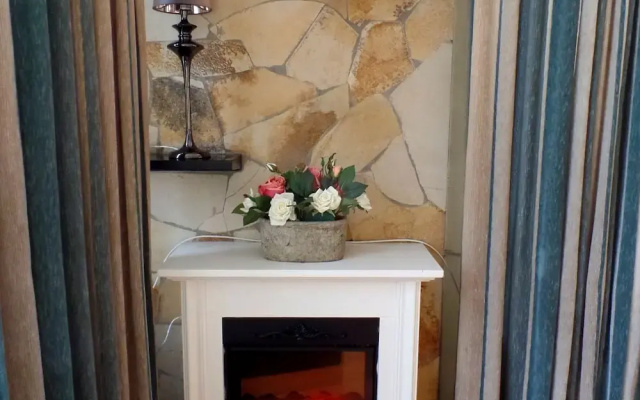 Spacious Home With Fireplace, Near North Sea Beach