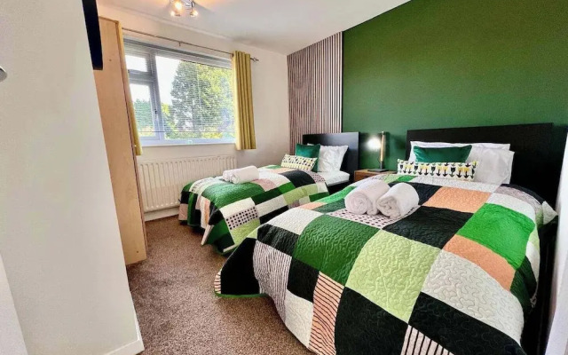 A Vibrant 3-bedroom House With Ample Parking