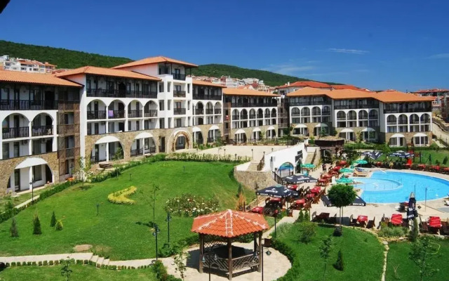 Sea View 2 bed Apartment With Pool