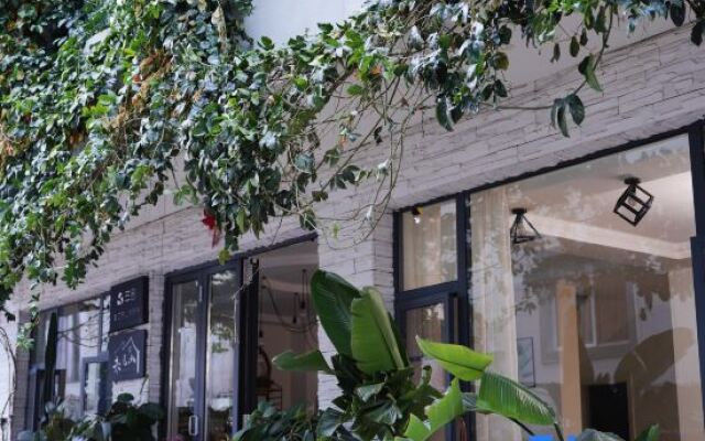 Weijianshan Guesthouse