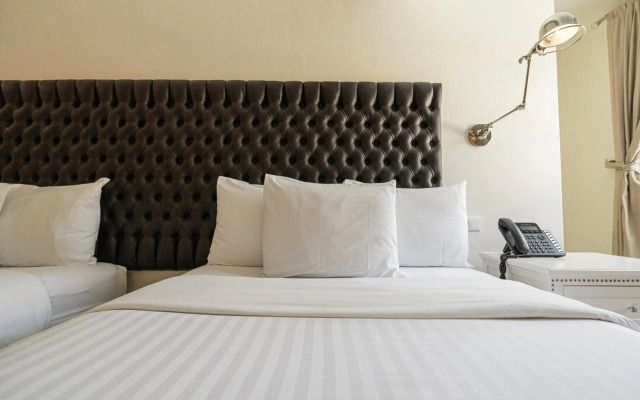 Casa Bonita Hotel + Cocina