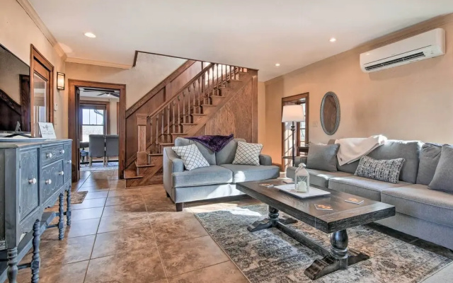Pet-friendly Home: Grill & Fire Pit in Manhattan