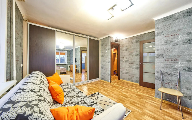 Апартаменты на улице Газеты Звезда, 75