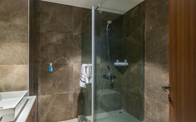 Peravi Suites at Pearl In The City