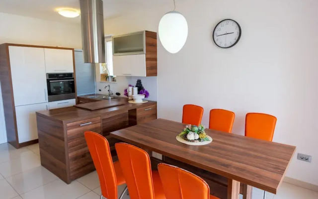 Charming Three Bedroom House Turanj
