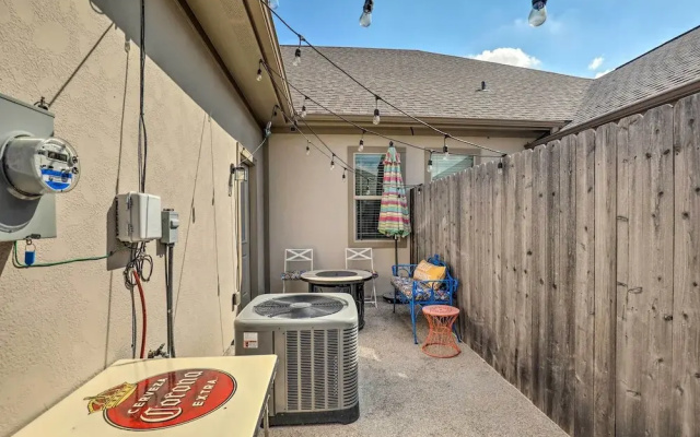 Gorgeous College Station Townhome w/ Patio!