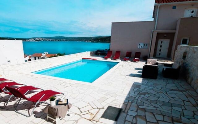 Villa Mona