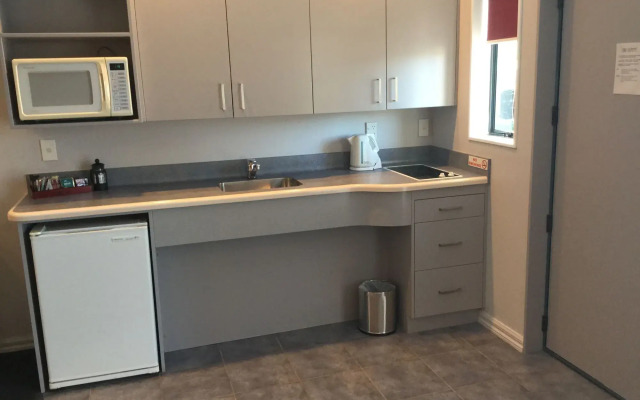 Aubyn Court Spa Motel