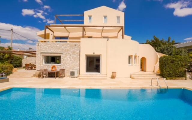 Deluxe Villa w/ Pool 5 bdrm