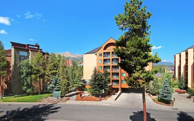 Mountainwood 301 2 Bedroom Condo by RedAwning