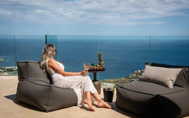 Villa Ouranos - Where the World Unfolds Before you