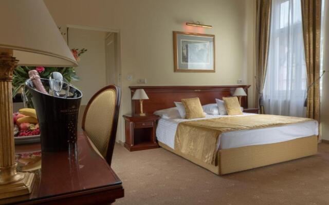 Savoy Westend Hotel