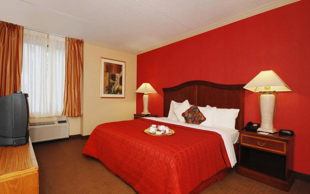 The Plaza Inn & Suites