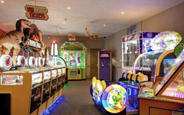 Broadland Sands - Holiday Accommodation 15327