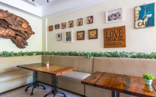 Alron Hotel Kuta Powered by Archipelago