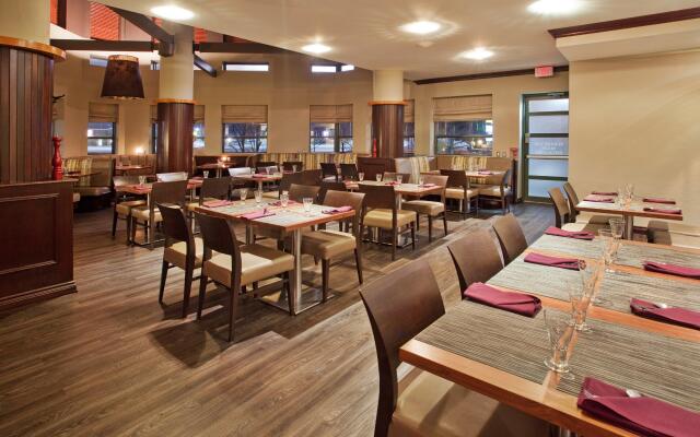 Holiday Inn Hotel & Suites Ottawa Kanata by IHG