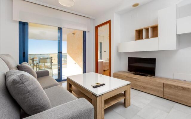 1st Line Daniya APT - Solarium Terrace & Pool