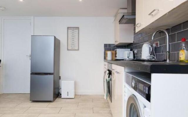 Am to Pm Apartments