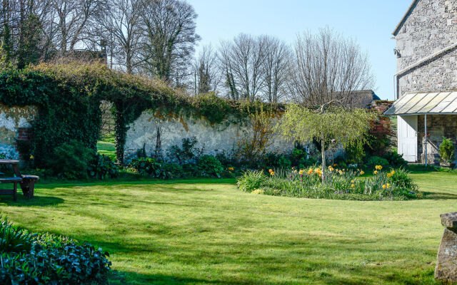 Rollestone Manor