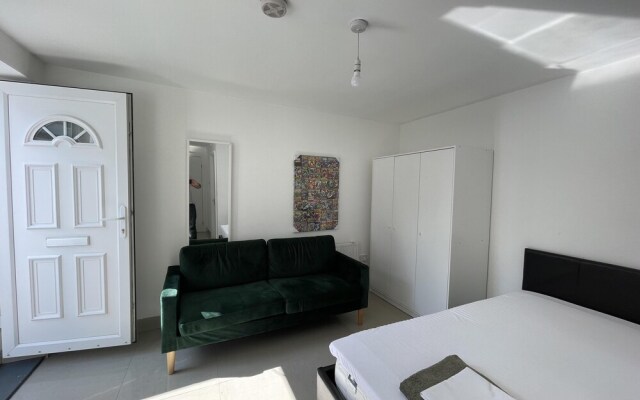 Immaculate 1-bed Studio in London
