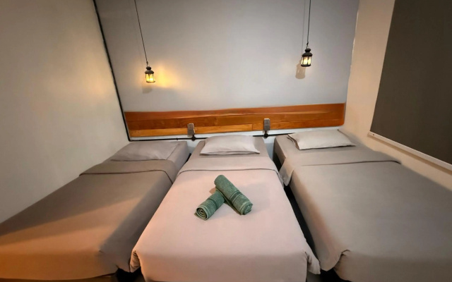 Buton Backpaker Lodge - Hostel – Guest Rooms – Bandung