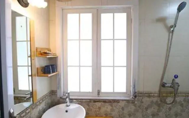 Fenghuang Shanjianxishui Courtyard Inn