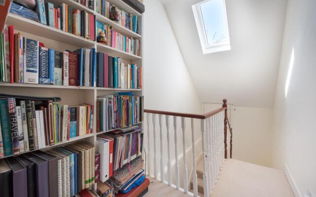 Delightful Family Home in Picturesque Richmond by Underthedoormat