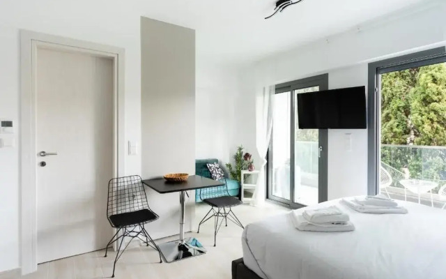 Velvet Luxury Studios in the City Center by BiNobi!