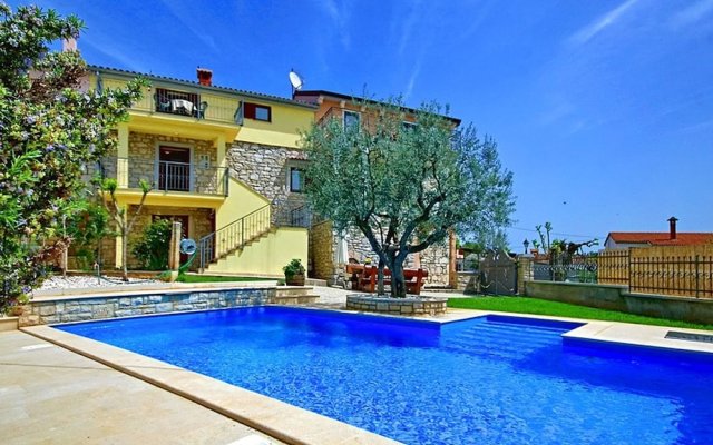 Spacious Villa With Private Pool and Enclosed Garden Near Porec and Beach