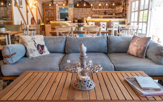 Bay C Hotel