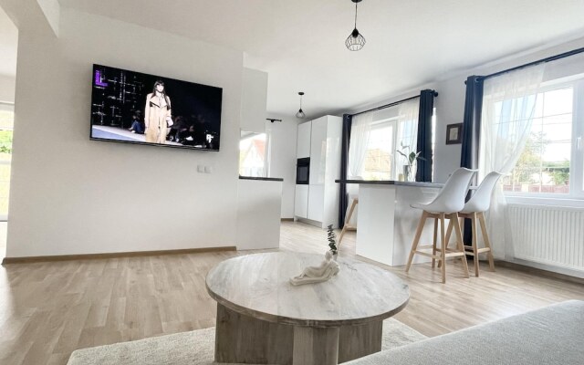 Impeccable 2-bed House in Albești