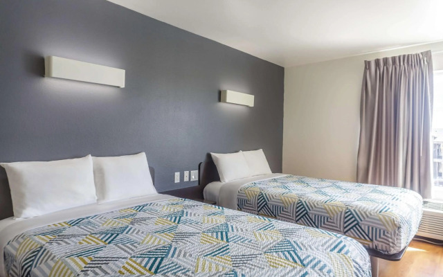 Motel 6 Laredo, TX - Airport
