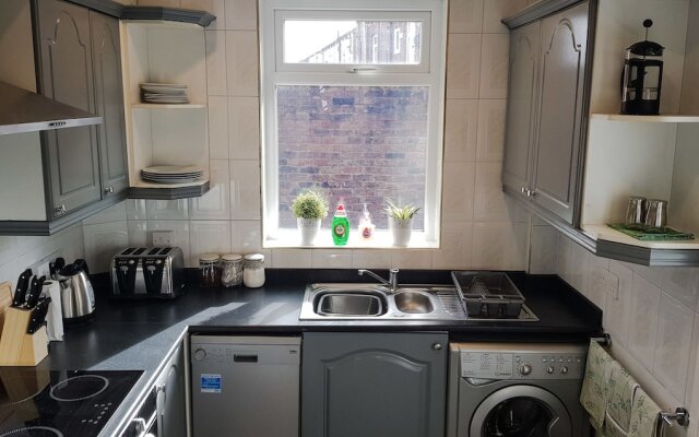 Ideal Home away in Smithalls, Bolton