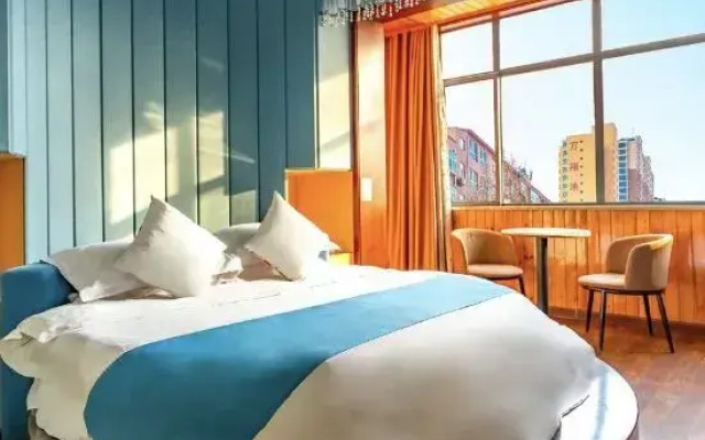 Zhongmou New Oriental Fashion Hotel