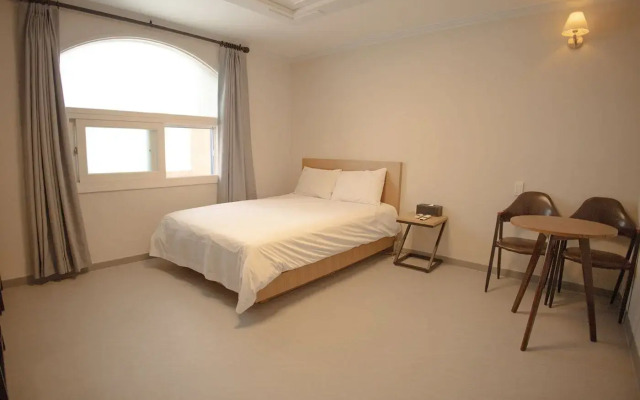 Trevi Hotel