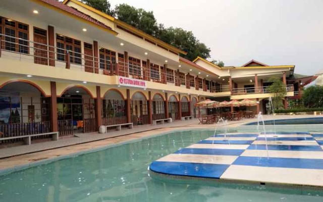 Hotel & Villa Gunung Jempol – Pool – Singkawang