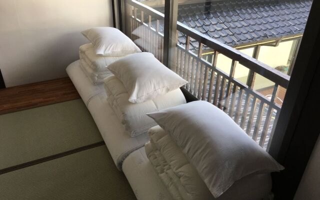 Hwadam Inn - Hostel
