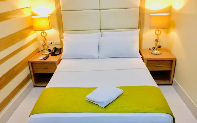 RedDoorz Plus @ ABC Landmark Hotel