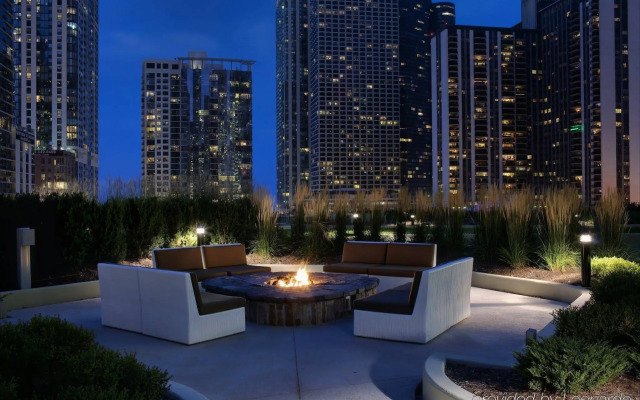 Radisson Blu Aqua Hotel Chicago