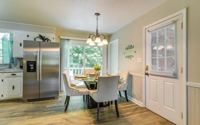 Charming Jonesville Home w/ Grill - Near Wineries!