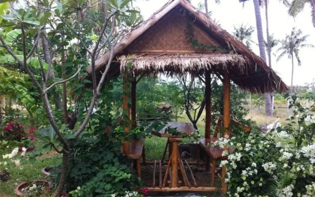 Eiamsiri Resort