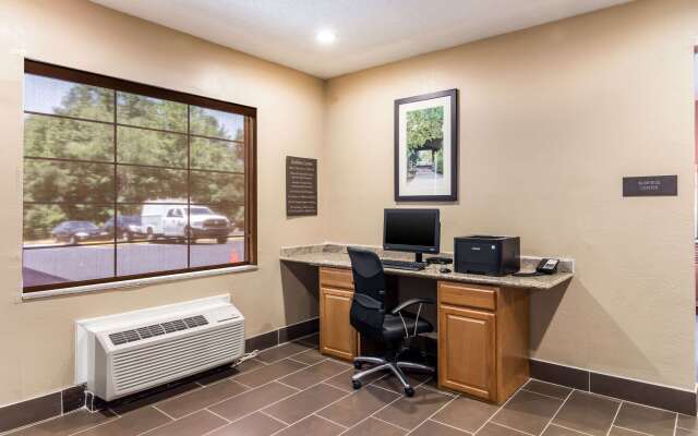 Comfort Suites