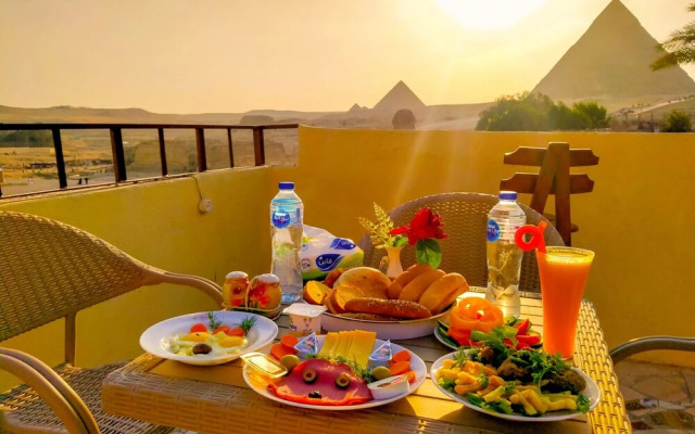 Seven Pyramids Inn