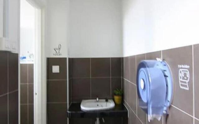 Warm Blanket Hotel - Hostel