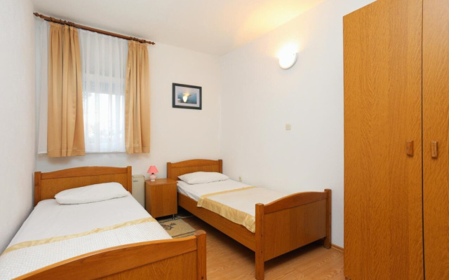 Apartment Lias - with restaurant: A2 Rogoznica, Riviera Sibenik