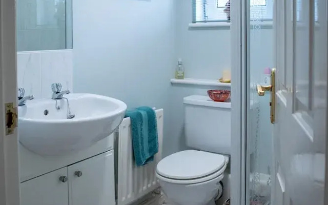 Homely 2 Bedroom Flat in Bonnington